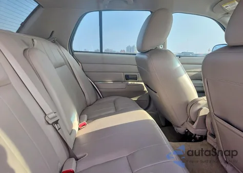 2011 Ford Crown Victoria Lx z USA, uszkodzony, nr VIN 2FABP7EV3BX148686